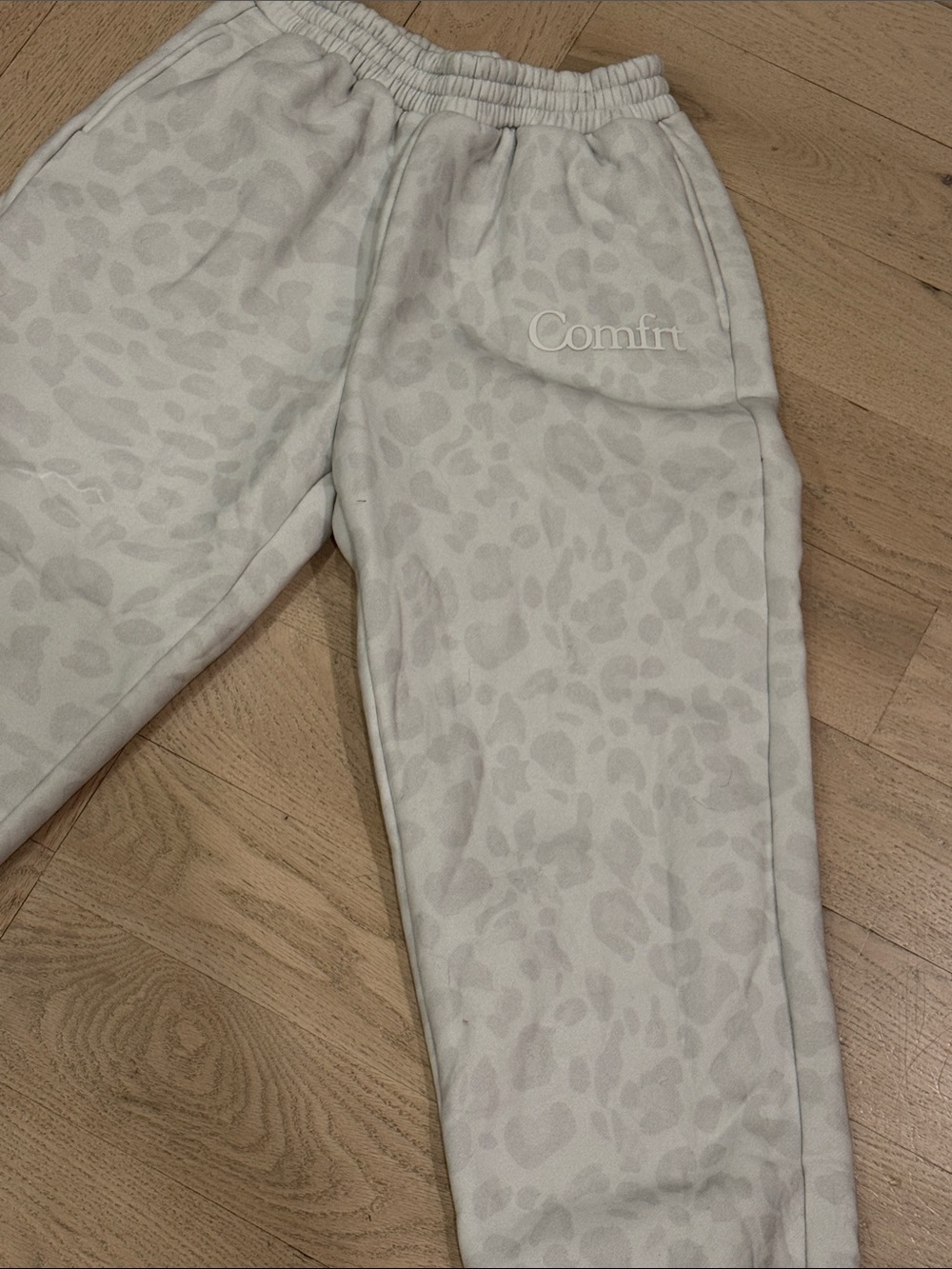 Comfi Kids' Light Cream Leopard Joggers